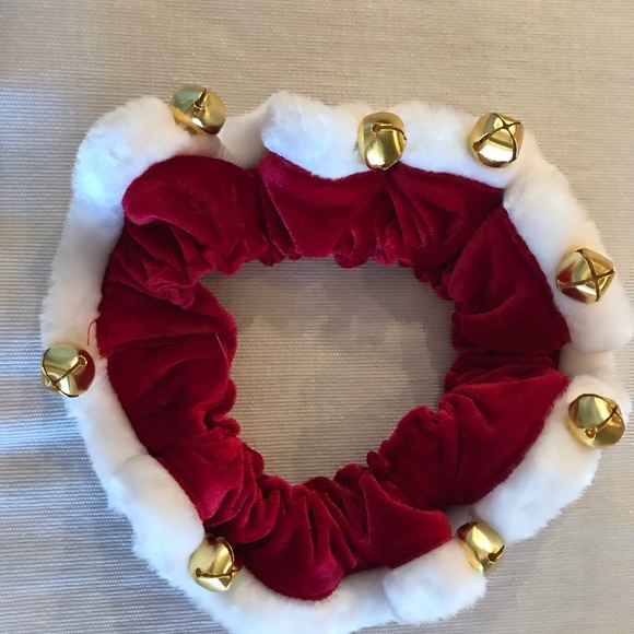 Santa Dog Ruffle
Get them quick!! - Picture 4 of 6